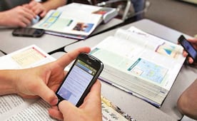 Prevén aplicar regulación de uso de celulares en escuelas del Edomex; lineamientos entrarán en vigor con el nuevo ciclo escolar 2026-2027