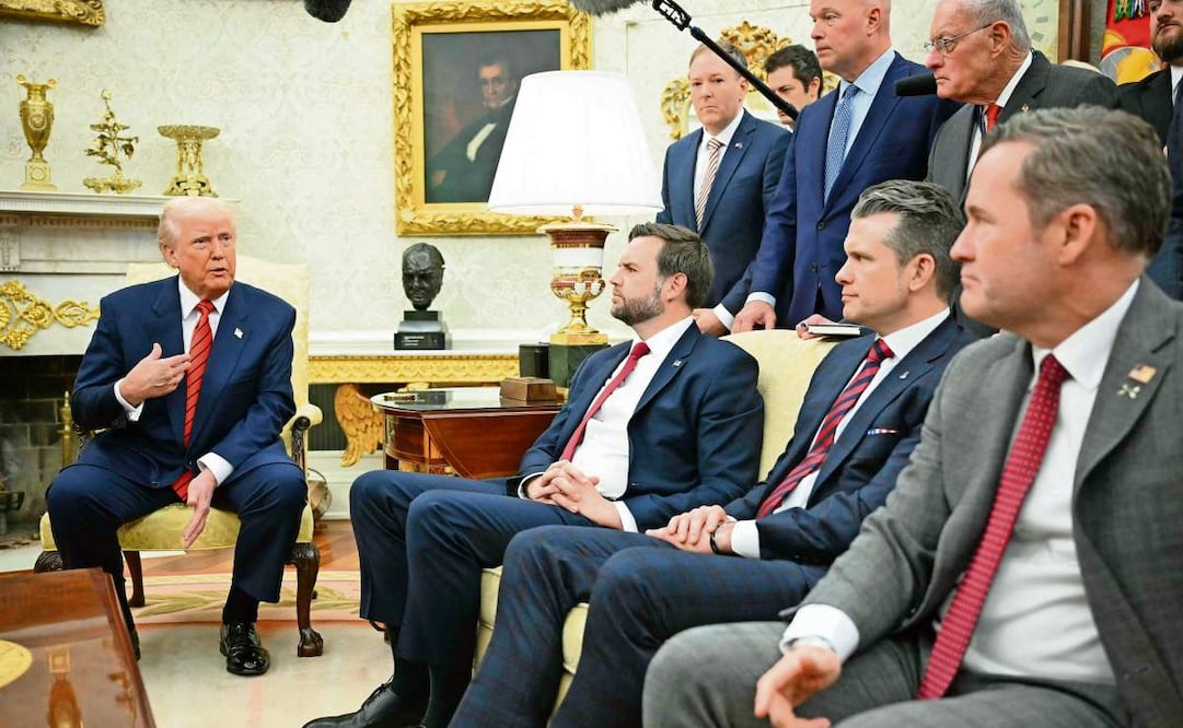 El mandatario de EU, Donald Trump; el vicepresidente JD Vance; el jefe del Pentágono, Pete Hegseth, y el asesor de seguridad nacional Mike Waltz, el 13 de marzo pasado. (26/03/2025) Foto: EFE