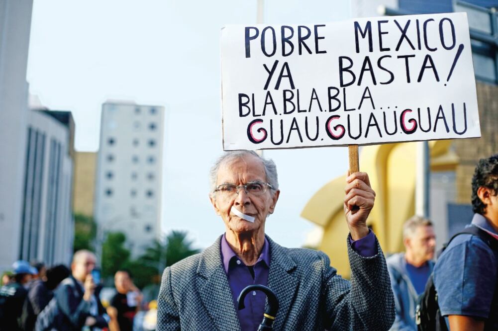 Familiares de los 43 estudiantes normalistas desaparecidos marcharon en la Ciudad de México para exigir avances en la investigación (CORINA HERRERA. EL UNIVERSAL)