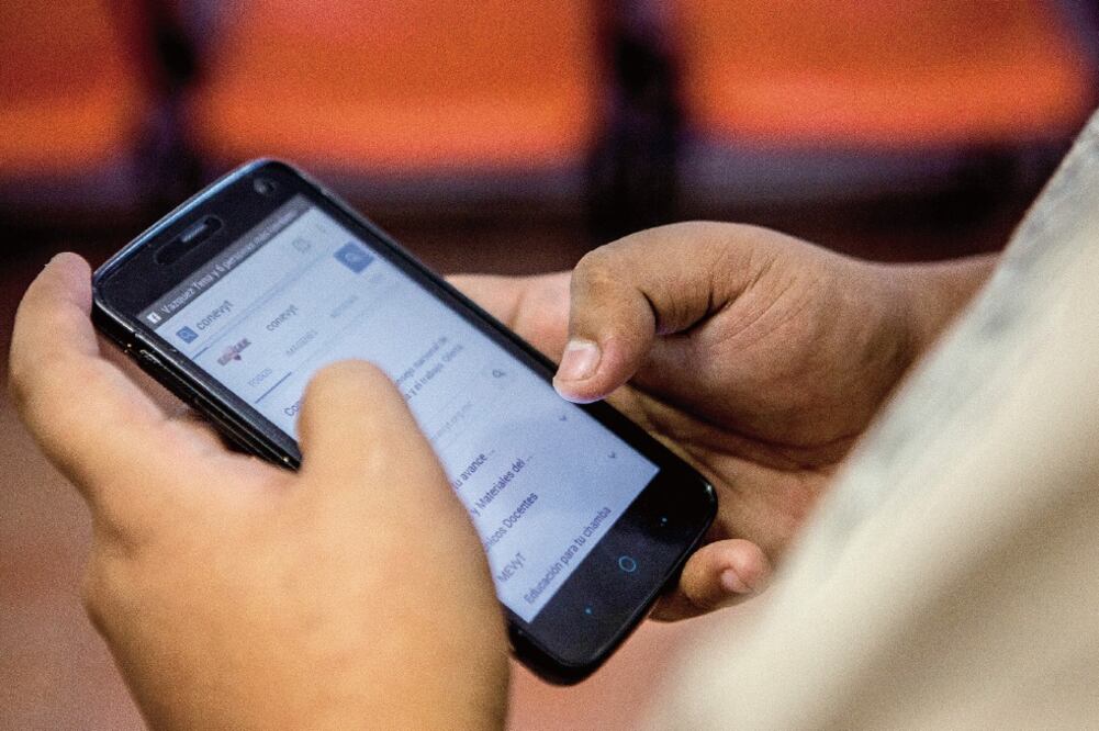 En diciembre, el IFT autorizó a AT&T y Telefónica México el intercambio de frecuencias, y ambas quedaron con bloques continuos (ARCHIVO EL UNIVERSAL)