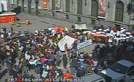 Manifestantes se concentran en Plaza Tolsá 