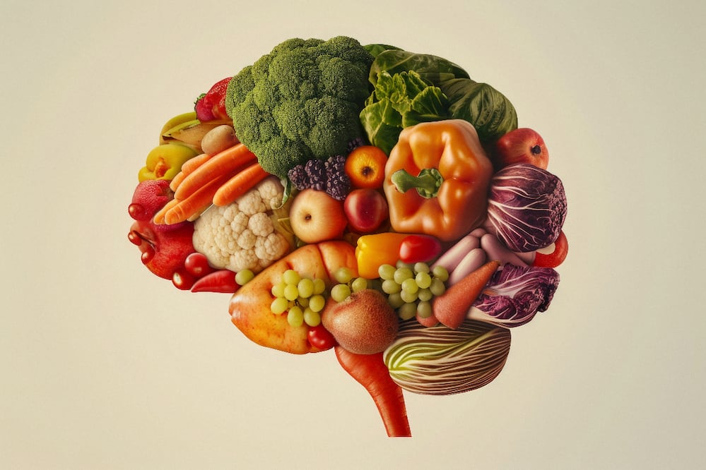 El ruido por la comida es una especie de «antena» mental que nunca se apaga y nos mantiene obsesionados con los alimentos. Foto: Magnific