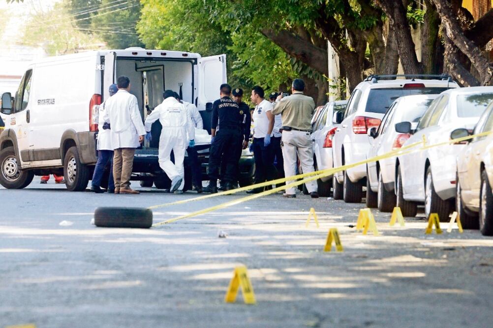 Uno de los presuntos delincuentes murió en el lugar; el otro falleció cuando era trasladado a un hospital, con disparo en el abdomen y en la zona genital (GUILLERMO PEREA. EL UNIVERSAL)
