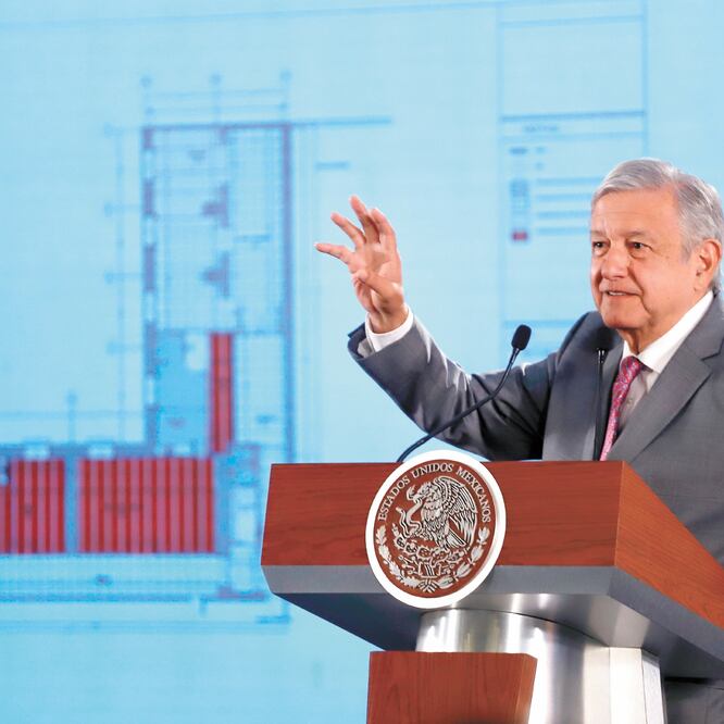 Andrés Manuel López Obrador compartió los planos del departamento en el que vive en Palacio Nacional, el cual mide 300 metros cuadrados. BERENICE FREGOSO. EL UNIVERSAL