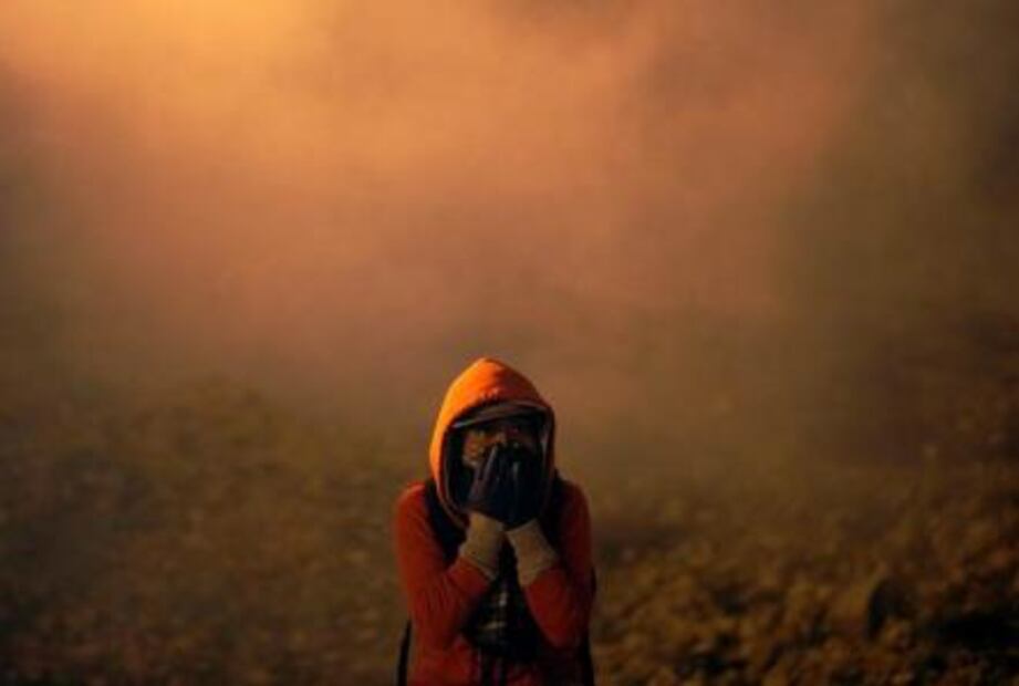 Un centenar de migrantes intenta sin éxito cruzar a EU por Tijuana