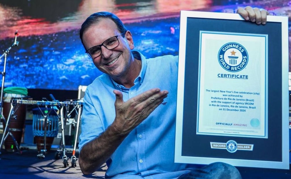 Alcalde de Río de Janeiro, Eduardo Paes recibe el certificado del Guinness World Records. Foto: X @eduardopaes