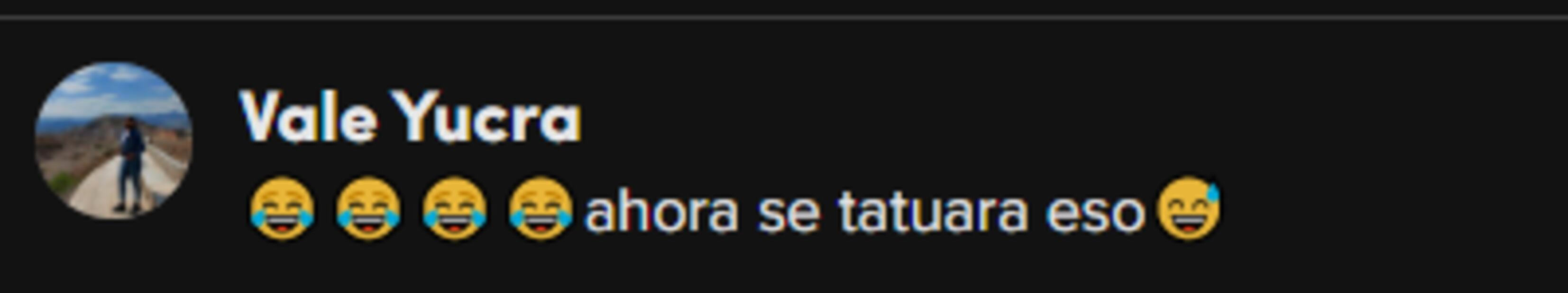 Captan de ojialegre a Christian Nodal con el escote de una fanática