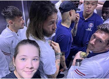 Joven golfista se encuentra en el elevador a todas las figuras del PSG