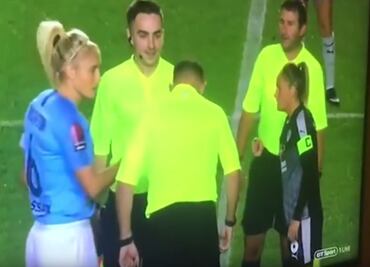 Suspenden a árbitro por sortear cancha con 'Piedra, papel o tijera'