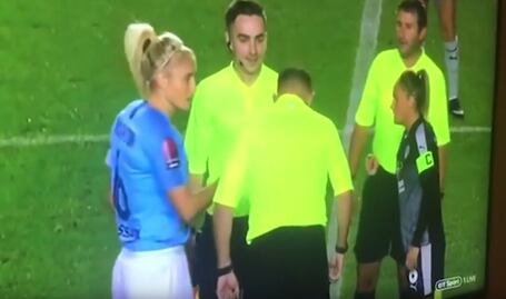 Suspenden a árbitro por sortear cancha con 'Piedra, papel o tijera'