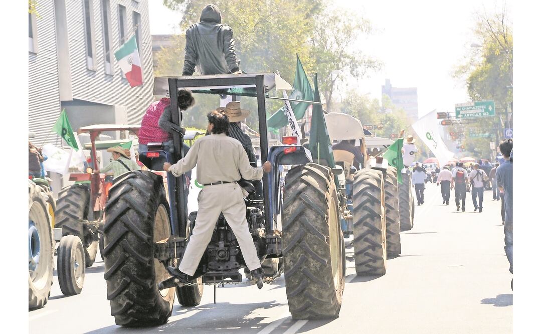 Organizaciones campesinas exhortaron a manifestarse contra el aumento del precio a gasolinas el 2 de enero en las capitales de los estados. (ARCHIVO EL UNIVERSAL)