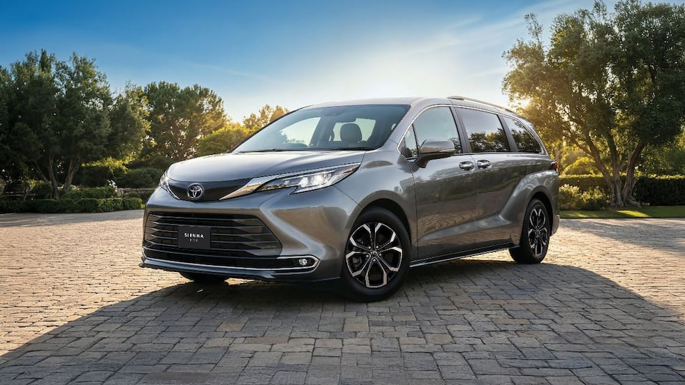 Toyota Sienna HEV, la minivan que lo resuelve todo