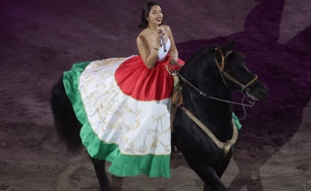 Pepe Aguilar rinde homenaje a Vicente Fernández en su show presencial 