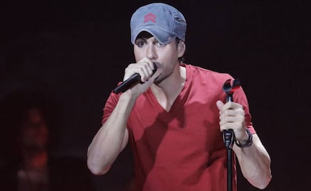 Enrique Iglesias posa en foto con sus mellizos 