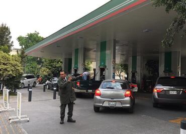 Conductores encuentran combustible en gasolinera de Polanco