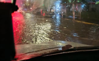 Lluvia provoca anegaciones en Tultitlán; Mexibús presenta tránsito lento