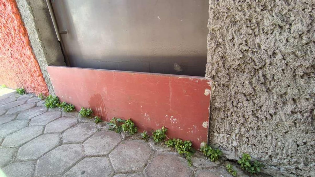 Habitantes reportaron que cubrir las reparaciones en paredes, pintura y fracturas en el cemento supera los 10 mil pesos. Fotos: Arantxa Meave / EL UNIVERSAL