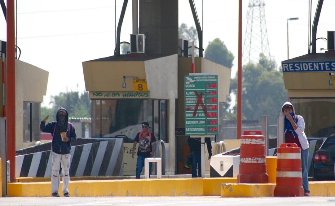urante el 2020 se registraron pérdidas de más de 3 mil 600 millones de pesos por la toma de casetas en todo el país de grupos dedicados a esa actividad ilegal. Foto: Especial 