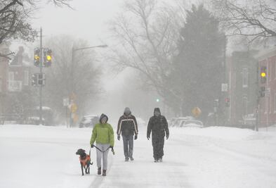 Analizan prohibir tránsito de autos por tormenta en NY