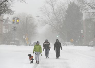 Analizan prohibir tránsito de autos por tormenta en NY