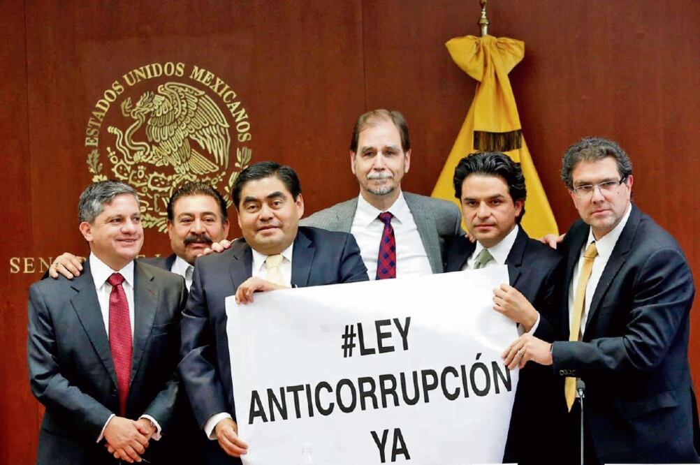 El presidente nacional del PRD, Agustín Basave (cuarto de izq. a der.), llamó al PAN a mantener la unidad en la elaboración de las leyes secundarias del SNA (ESPECIAL)