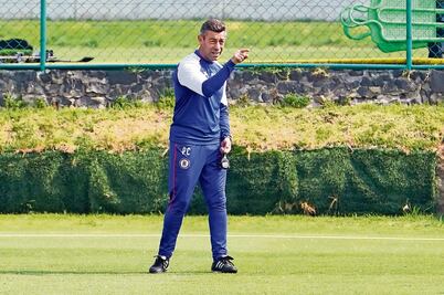 Largo sermón de Caixinha a azules