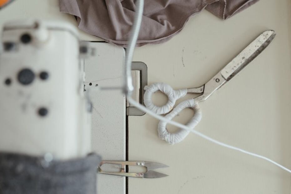 Aprende a reparar y modificar tus prendas con estos tips