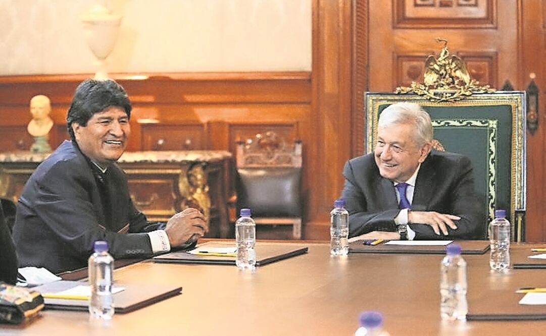 El presidente Andrés Manuel López Obrador recibió a Evo Morales en Palacio Nacional y aseguró que el boliviano es el más auténtico representante de los pueblos originarios. Foto: PRESIDENCIA