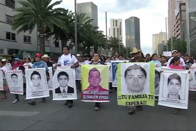 Así fue la marcha por los 43 estudiantes de Ayotzinapa en cuatro estados