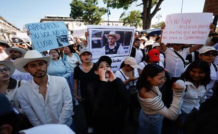 Estudiantes y ciudadanos bloquean carreteras en Uruapan para exigir justicia por el alcalde asesinado
