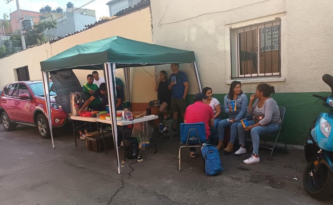 La alcaldía Miguel Hidalgo realizó un operativo la noche del viernes para retirar “chelerías” que operaban en vía pública. Foto: Especial 