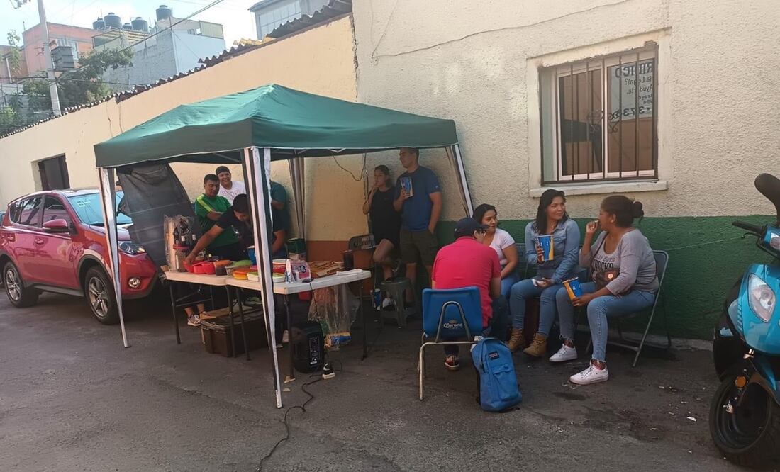 La alcaldía Miguel Hidalgo realizó un operativo la noche del viernes para retirar “chelerías” que operaban en vía pública. Foto: Especial