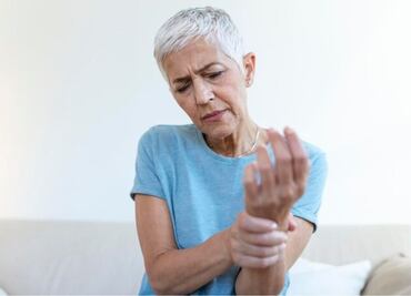 La especia que debes consumir si padeces artritis porque combate la inflamación de los huesos