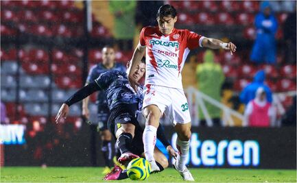 Necaxa alarga la mala suerte de Querétaro y rescata agónico punto