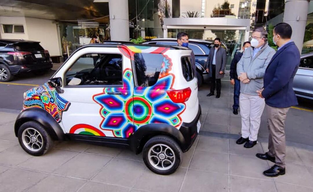 Anuncia Ebrard llegada del auto eléctrico más barato a México en 2023