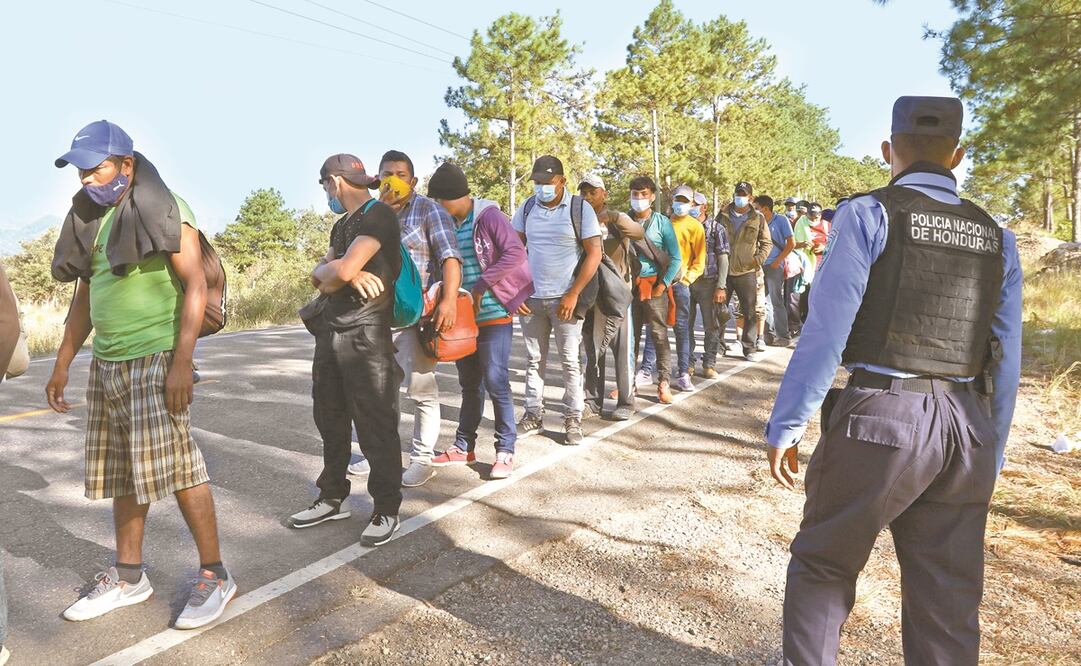 Hondureños, cerca de la frontera con Guatemala en Agua Caliente. Foto: Delmer Martinez. AP