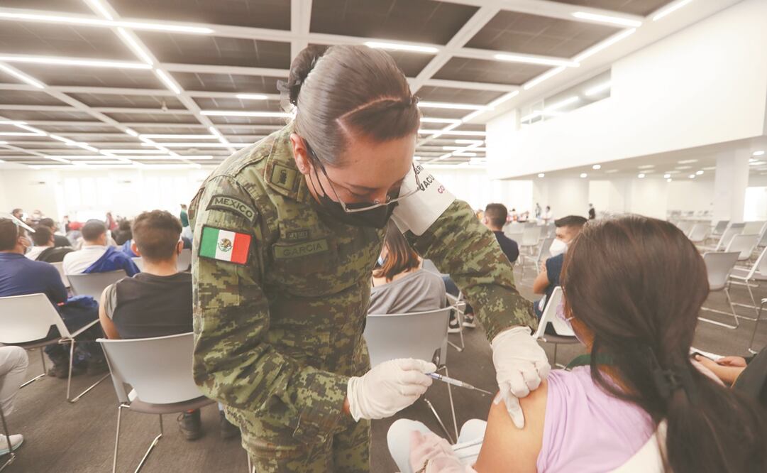 Autoridades estatales de Salud informaron que esperan vacunar en esta semana a más de 160 mil jóvenes del municipio de Naucalpan y 123 mil de Tlalnepantla. Foto: Jorge Alvarado. El Universal