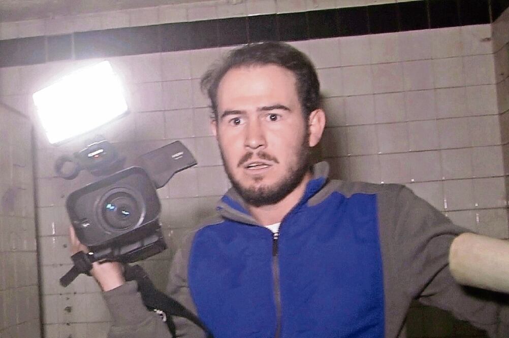 La cinta sigue a un director de cine, quien junto con tres amigos, realiza un trabajo documental en baños abandonados. (CORTESÍA CINENAUTA)