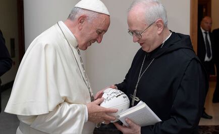 Steelers dedica ovoide autografiado al Papa Francisco
