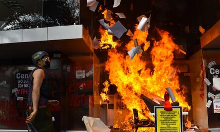 Prenden fuego a instalaciones de Censida por desabasto de medicinas para tratar VIH