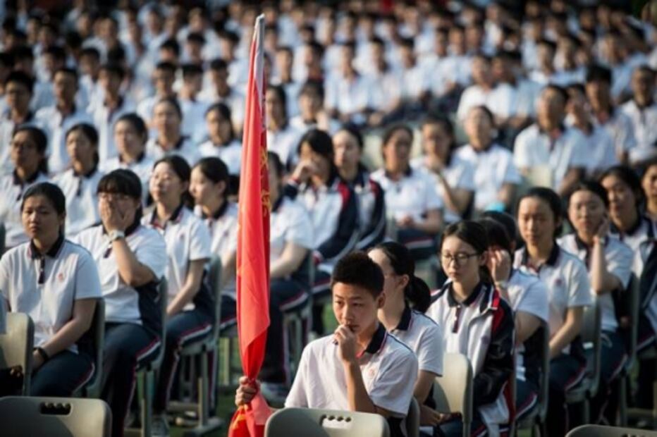 Estudiantes europeos vuelven a la escuela tras seis meses caóticos por el coronavirus