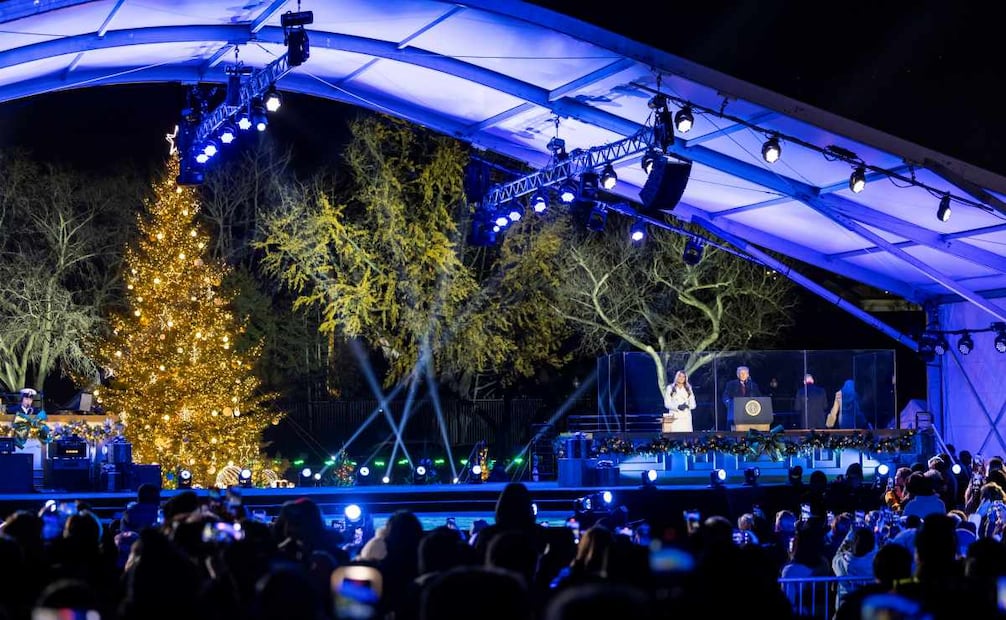 Donald Trump enciende el árbol de navidad por primera vez durante su segundo mandato. (04/12/25) Foto: EFE