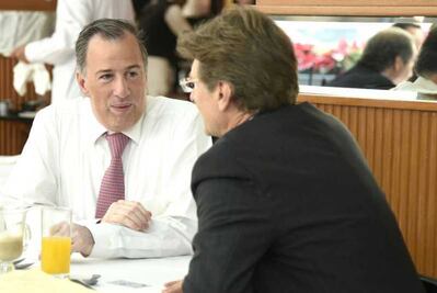 Meade y De la Madrid conversan en restaurante del Centro
