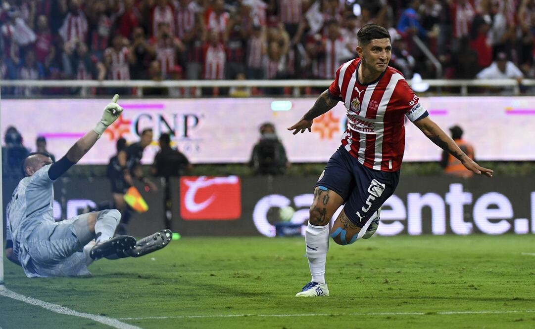 El 'Pocho' Guzmán festejando el segundo gol de Chivas / Foto: Imago7