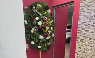 Dejan corona fúnebre frente a casa de Paola Gárate, diputada del PRI en Sinaloa; Fiscalía investiga el hecho