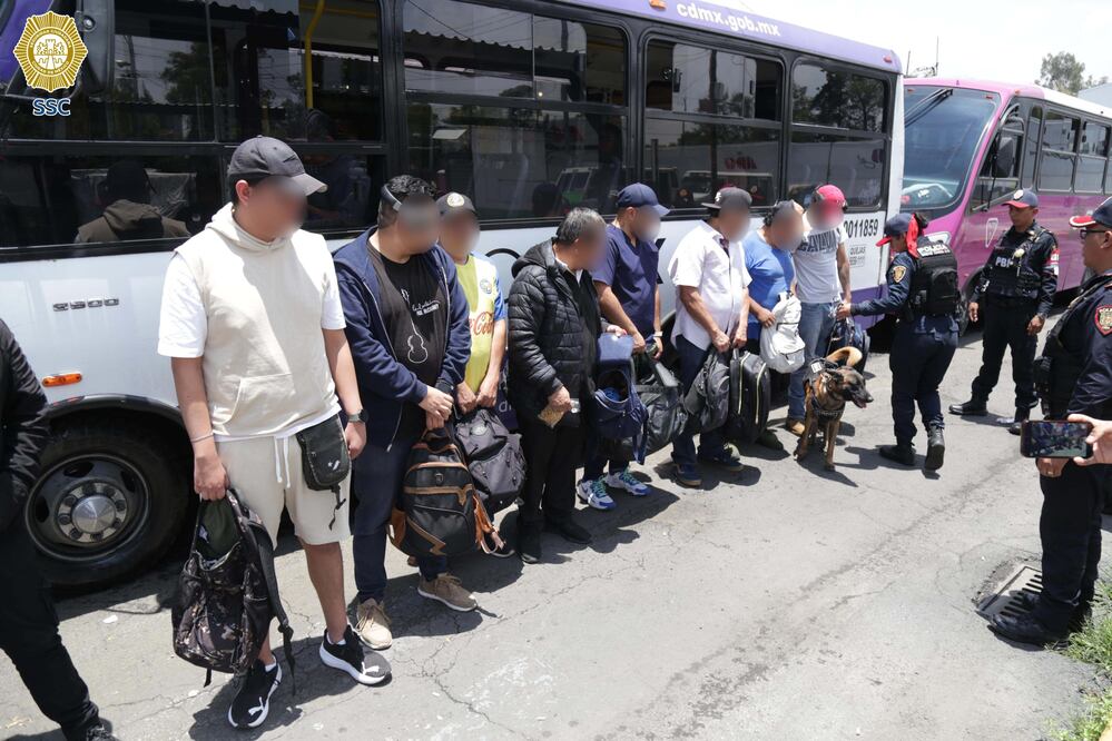 Elementos de la PBI realizaron operativos en Cetram de Taxqueña e Indios Verdes en el que participaron binomios caninos. (Foto: especial)