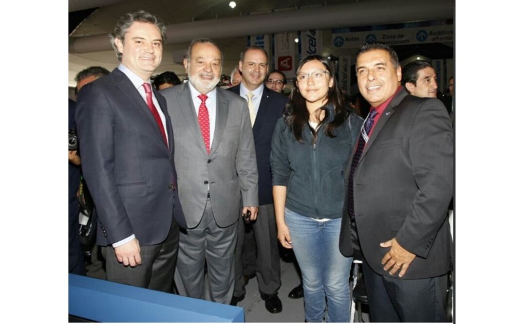 El titular de la SEP posa junto al empresario Carlos Slim y el astronauta José Hernández. /Tomada de @aurelionuno