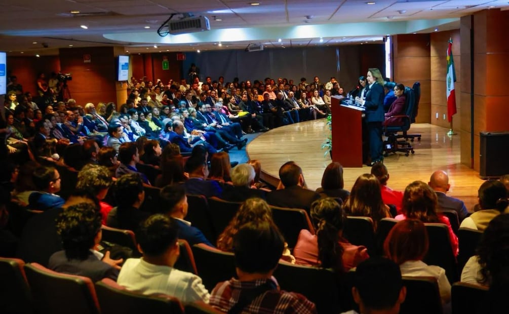 Ministra Yasmín Esquivel durante la conferencia “Criterios Relevantes de la Suprema Corte de Justicia de la Nación en Materia Administrativa” (05/06/2026). Foto: Especial