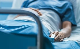 Mujer atacada con machete por su expareja es trasladada al hospital naval en Ahome; sus hijos reciben atención psicológica