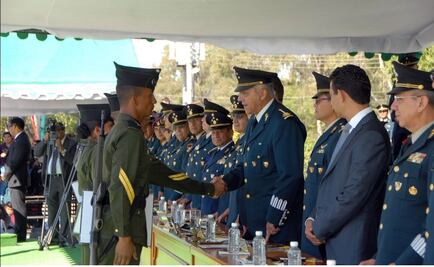 General Cienfuegos entrega condecoraciones de Retiro 